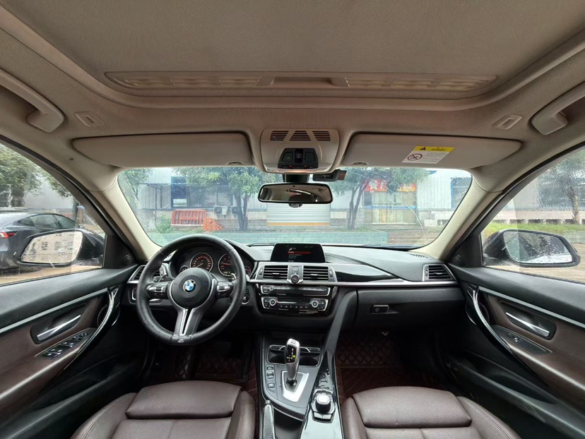BMW 3 Series 2018 car image #6