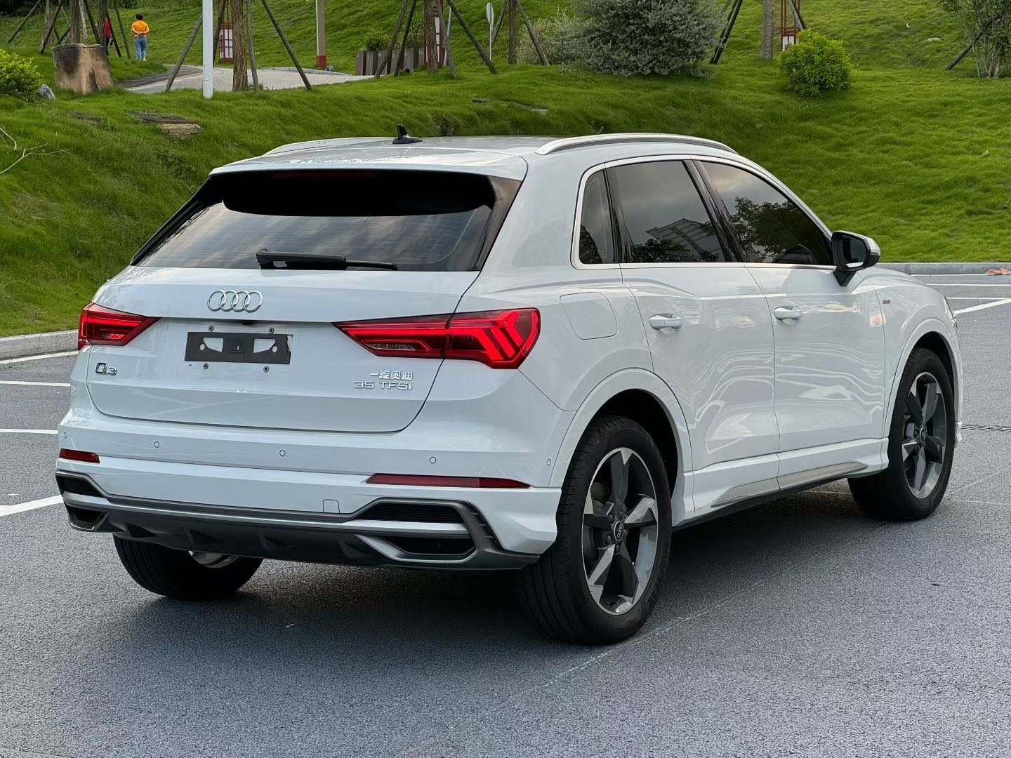 Audi Q3 2023 car image #7