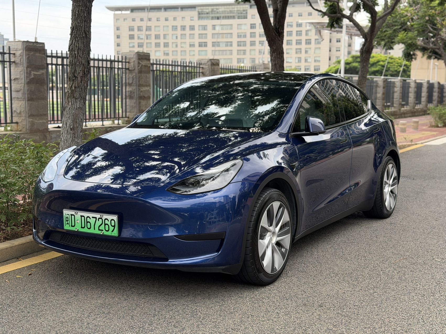 Tesla Model Y 2023 car image 