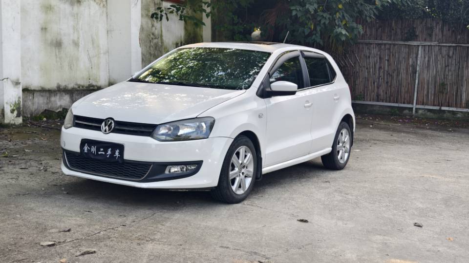 Volkswagen Polo 2012 Volkswagen Polo 2012 car image
