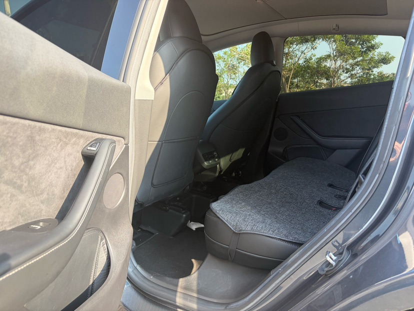Tesla Model Y 2023 car image #6
