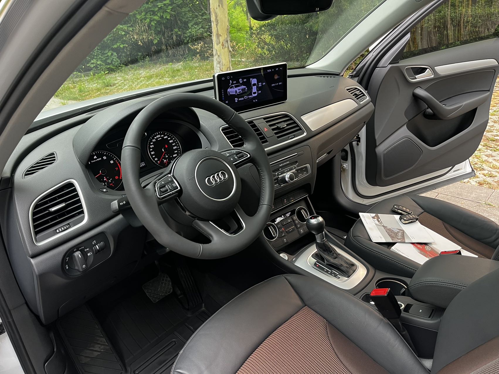 Audi Q3 2018 car image #8