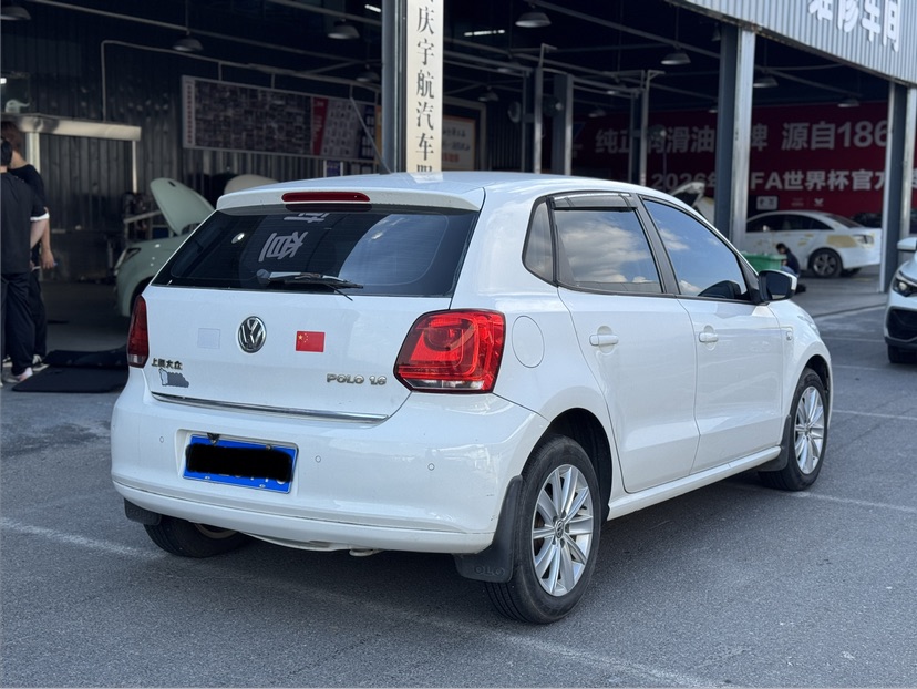 Volkswagen Polo 2014 car image #9