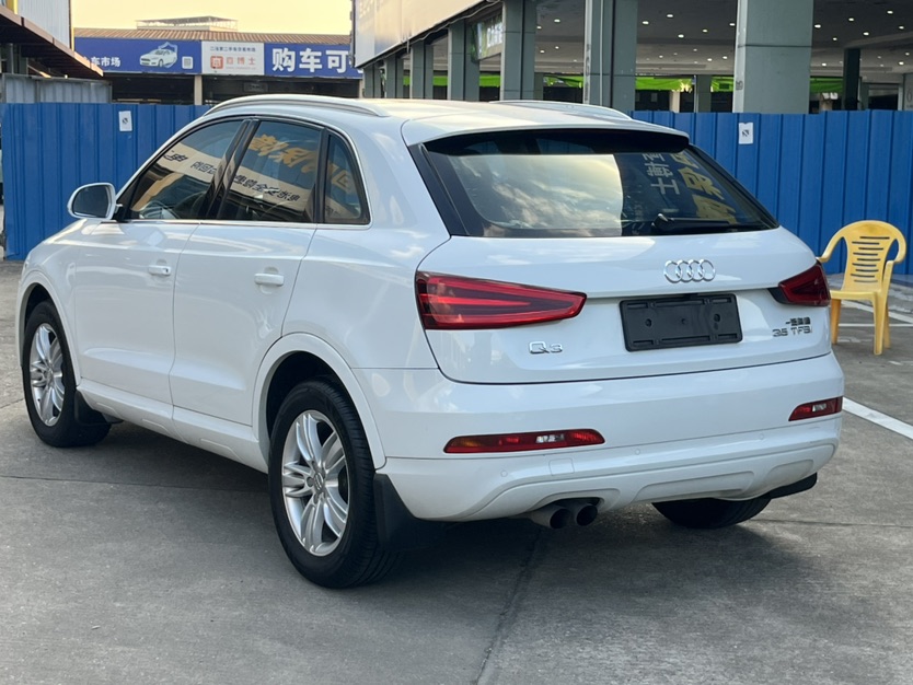 Audi Q3 2016 car image #8