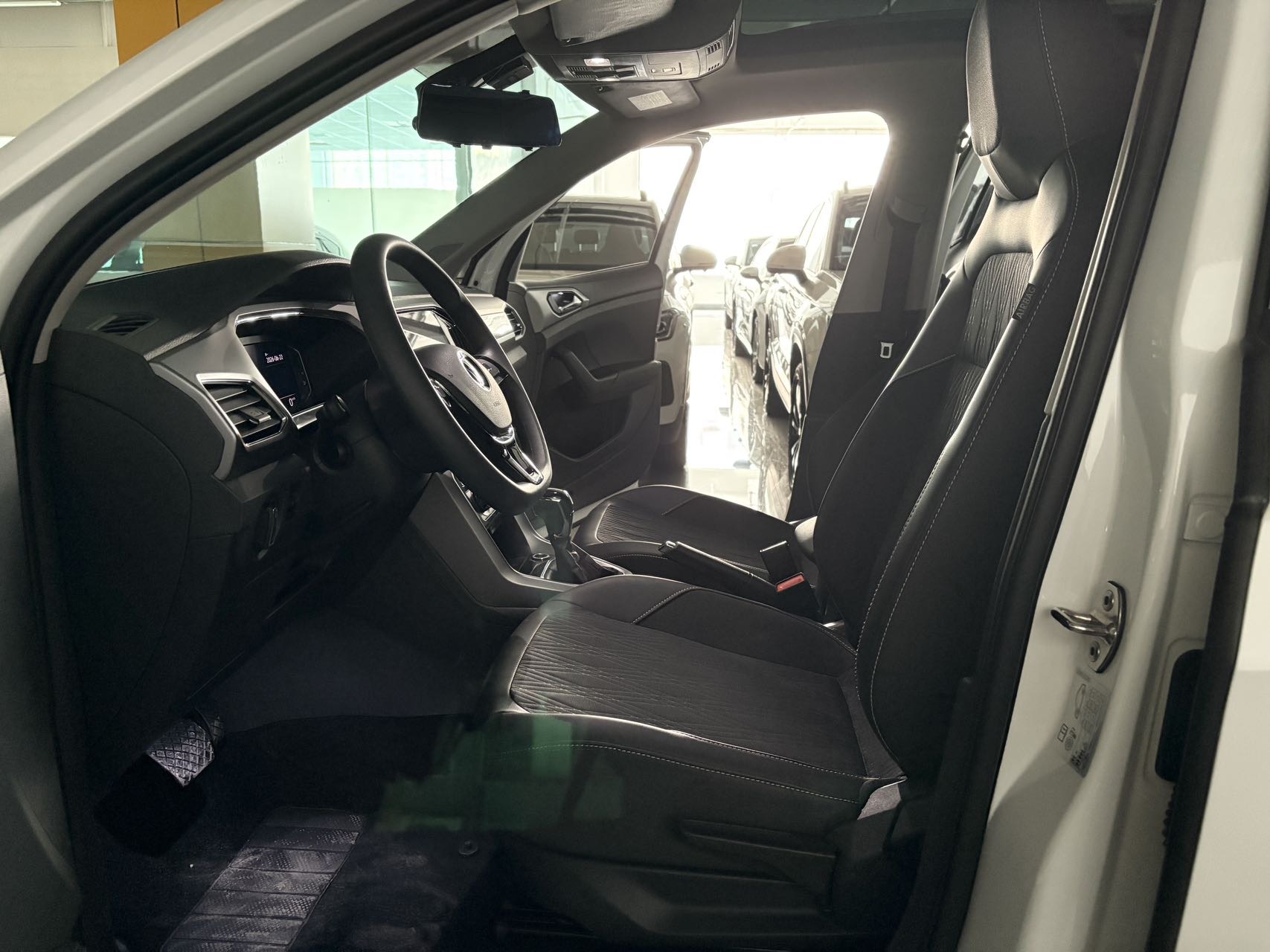Volkswagen T-Cross 2023 car image #4
