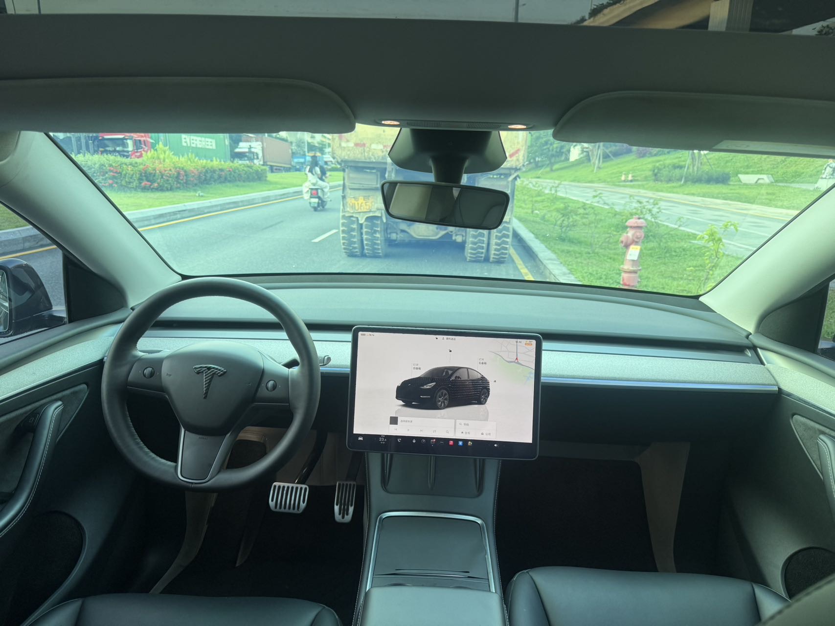 Tesla Model Y 2024 #7 Tesla Model Y 2024 car image #7