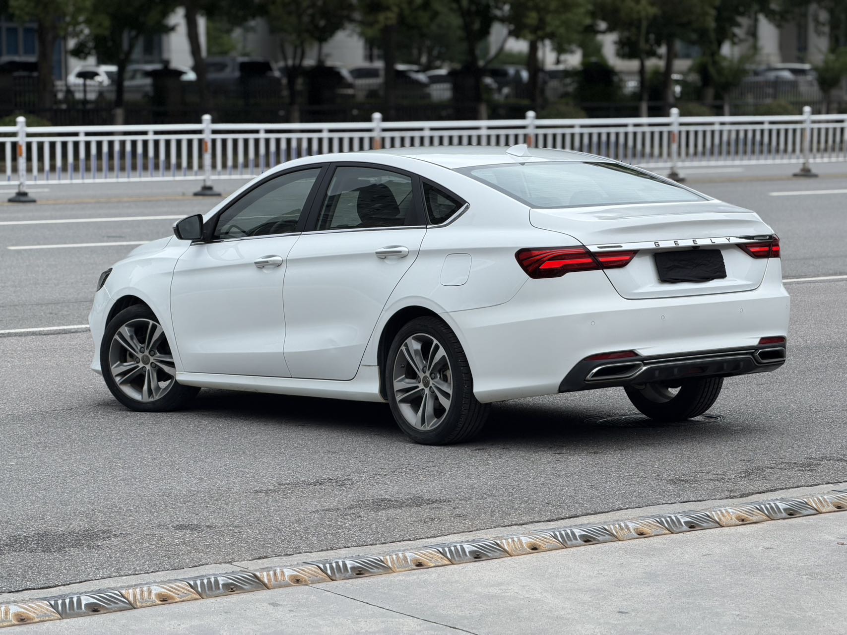 GEELY Binray 2019 car image #5