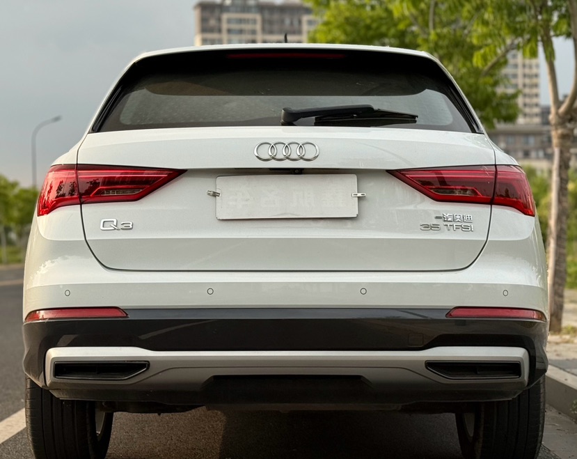 Audi Q3 2020 car image #9