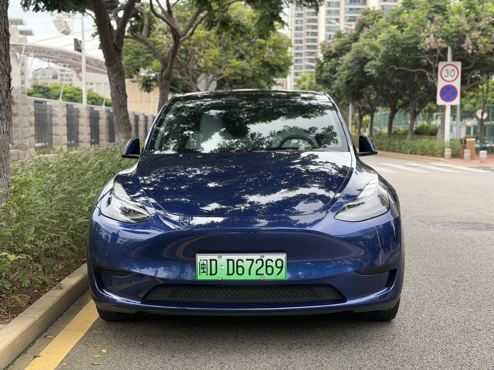 Tesla Model Y 2023 car image #2