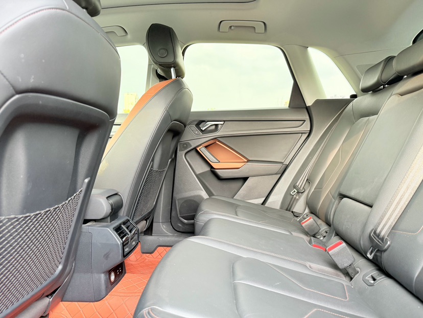 Audi Q3 2020 car image #5