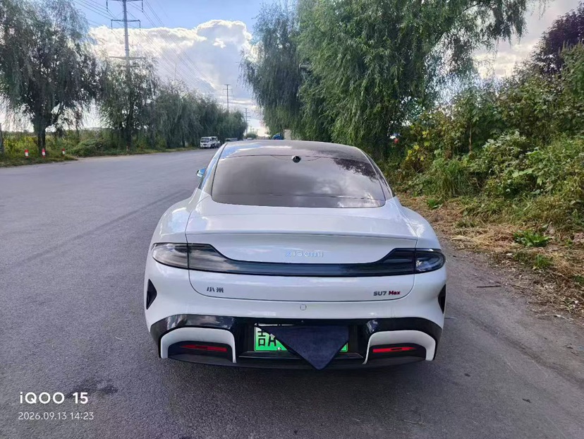 MI SU7 2025 immagine di auto #2