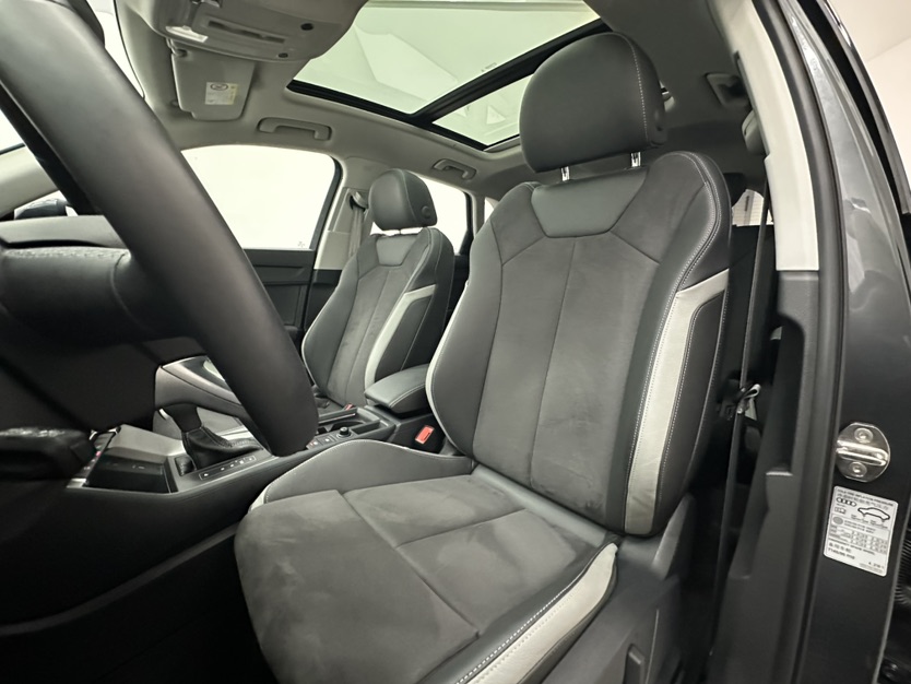 Audi Q3 2023 car image #14