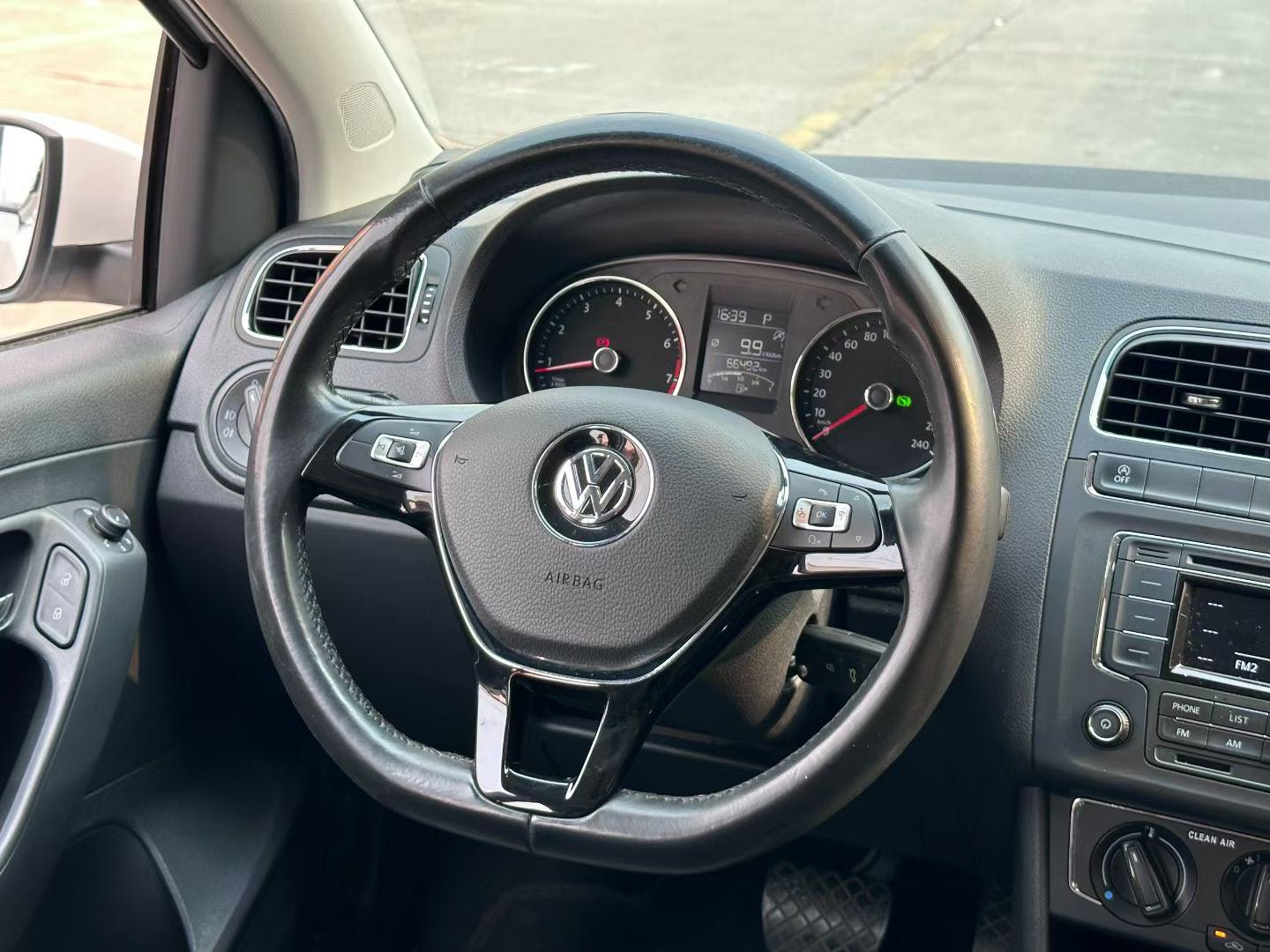 Volkswagen Polo 2019 car image #6