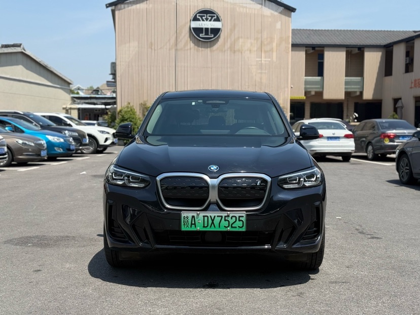BMW iX3 2024 изображение автомобиля #2