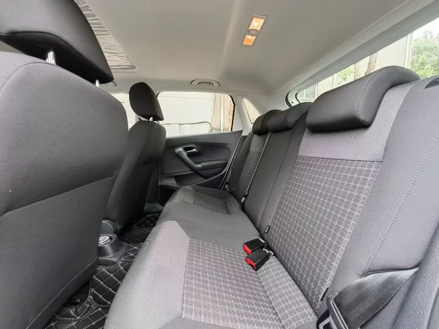 Volkswagen Polo 2016 car image #9