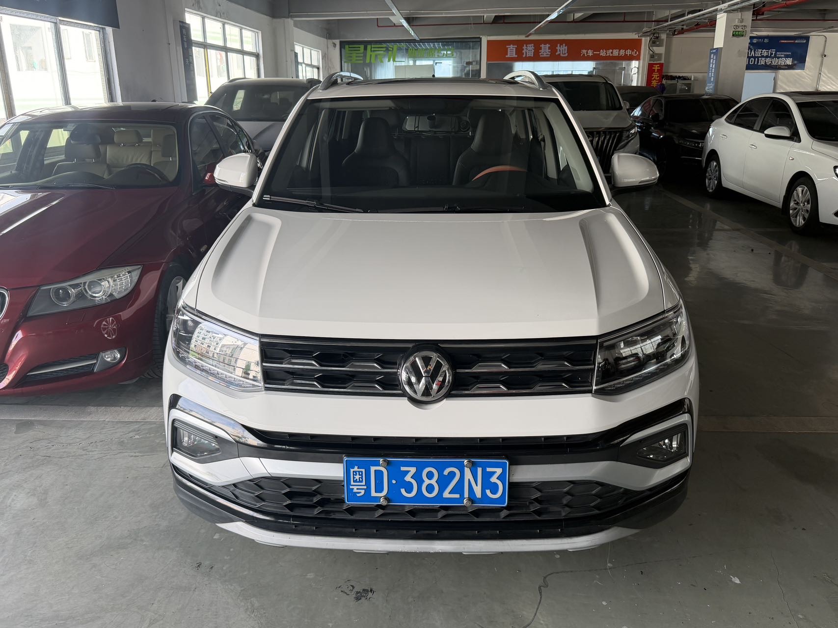 Volkswagen T-Cross 2019 immagine di auto #2