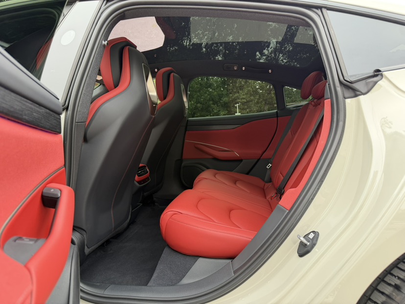MI SU7 2025 car image #4