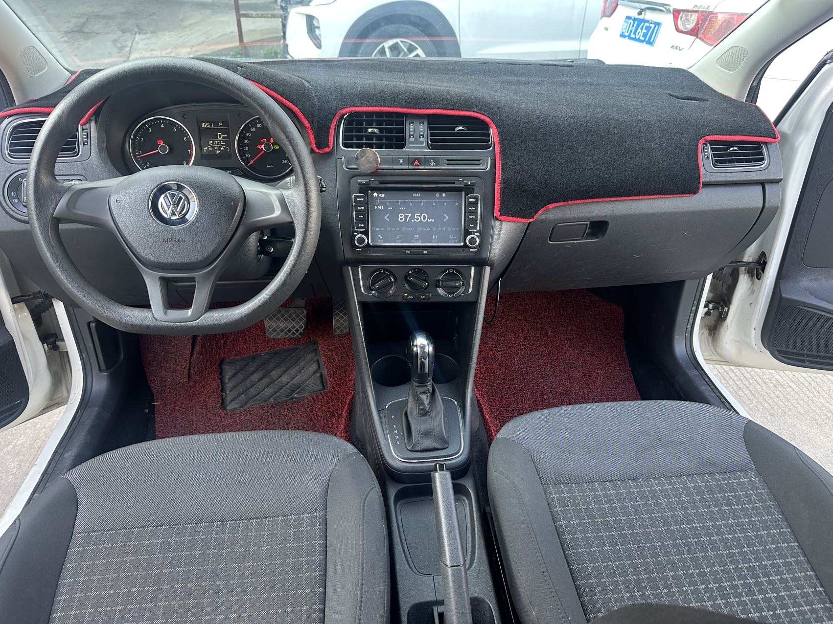 Volkswagen Polo 2015 #13 Volkswagen Polo 2015 car image #13