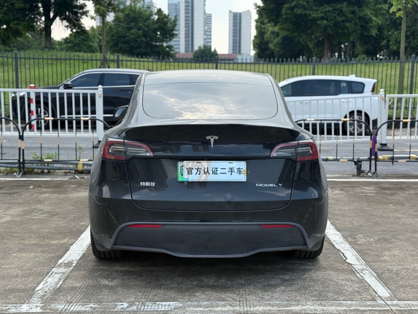 Tesla Model Y 2023 #5 Tesla Model Y 2023 car image #5