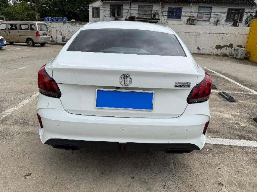 MG 5 2025 imagen de coche #10