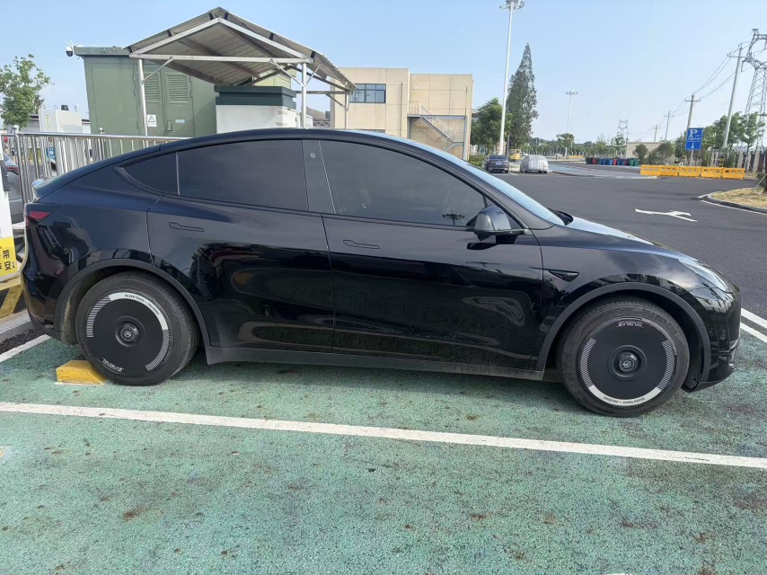 Tesla Model Y 2021 #4 Tesla Model Y 2021 car image #4