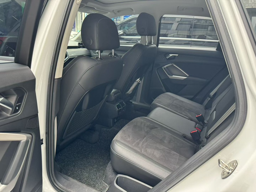 Audi Q3 2023 car image #3