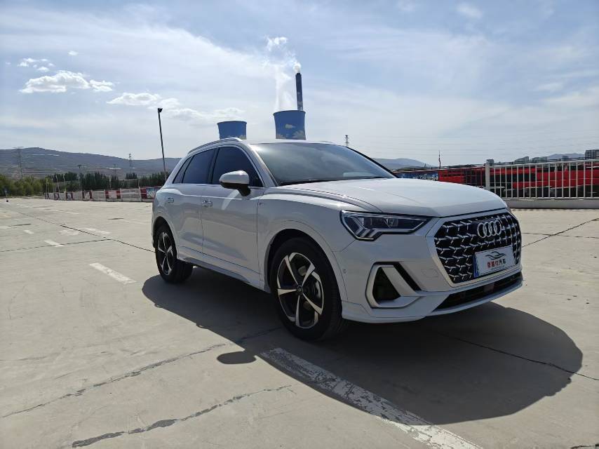 Audi Q3 2025 #3 Audi Q3 2025 car image #3
