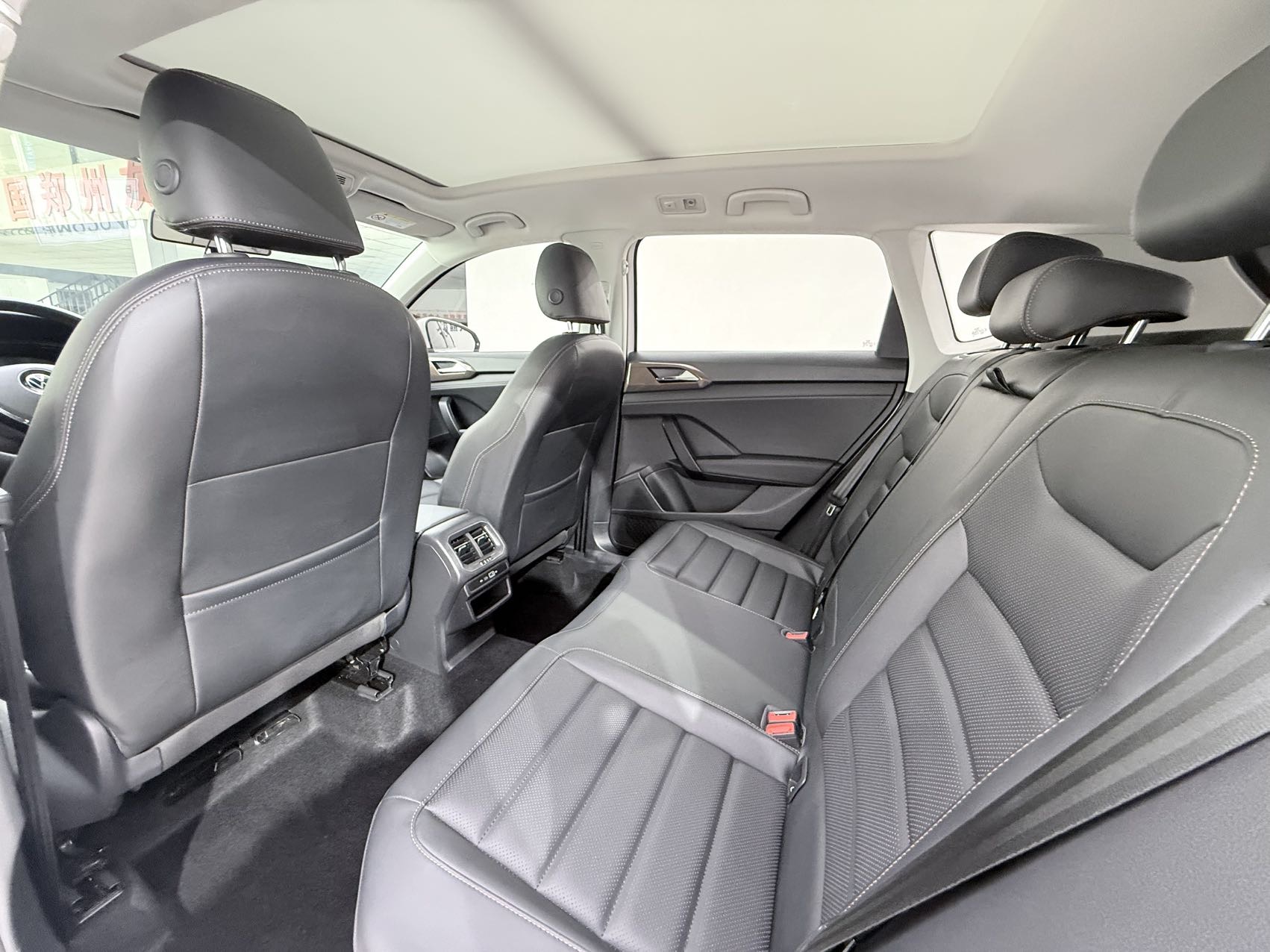 Volkswagen Tharu 2022 car image #8