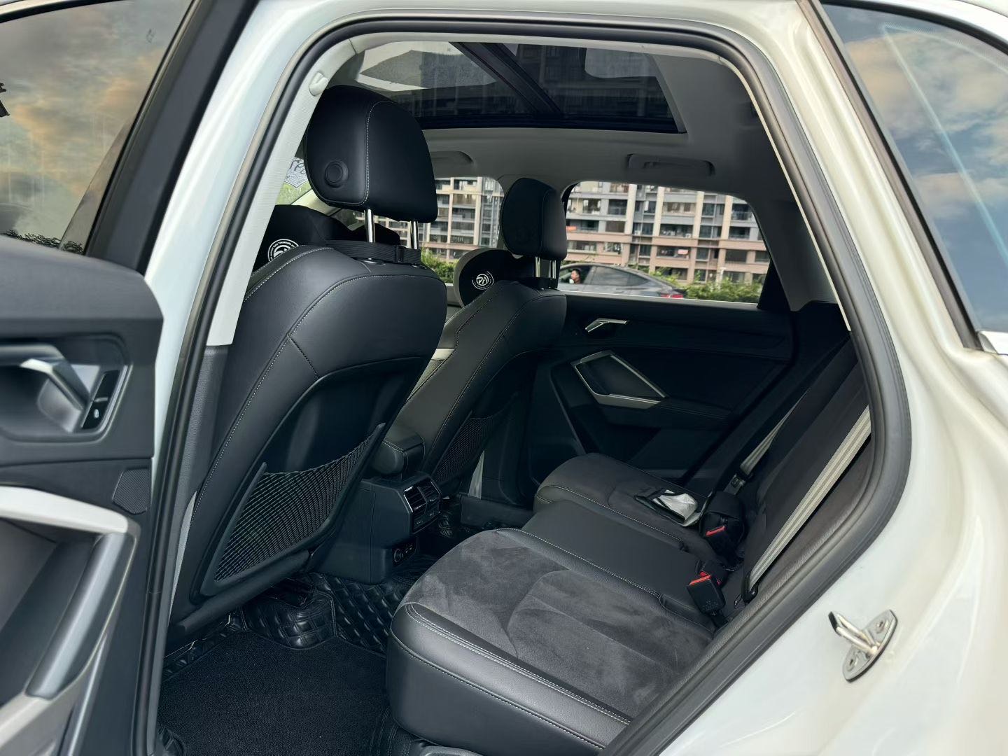 Audi Q3 2023 car image #5