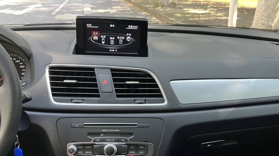 Audi Q3 2018 car image #7
