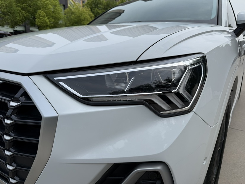 Audi Q3 2023 car image #7