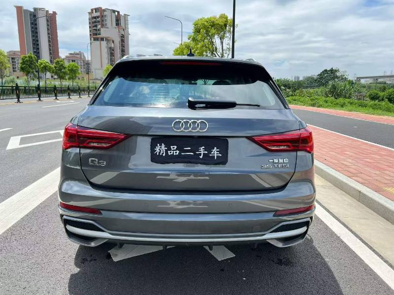 Audi Q3 2022 car image #8