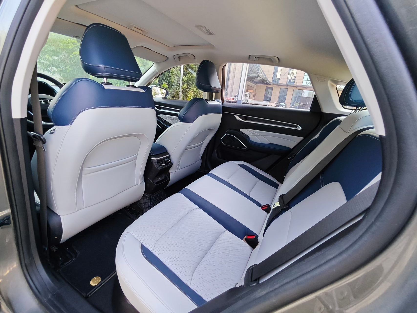 GEELY Emgrand 2023 car image #4