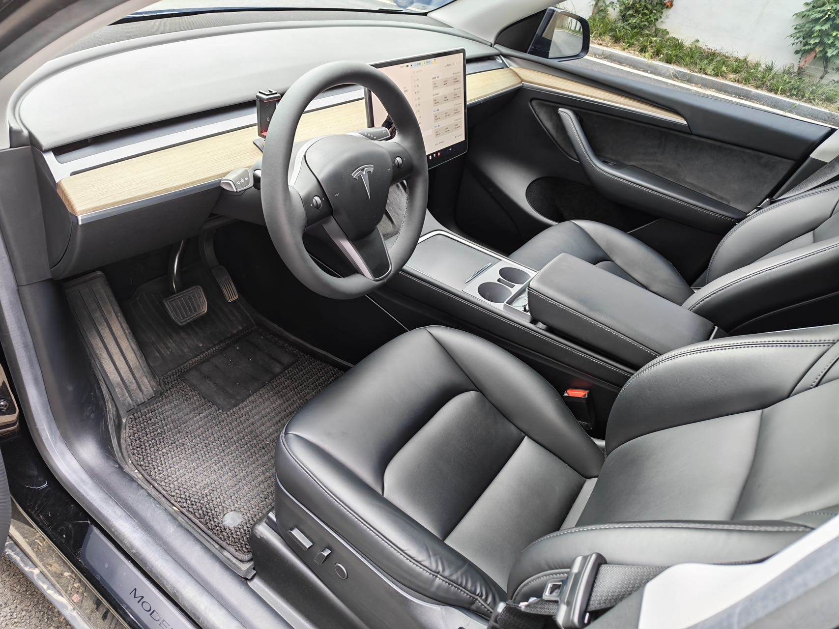 Tesla Model Y 2023 car image #5