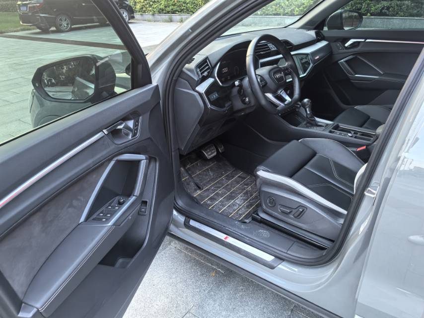 Audi Q3 2025 car image #7
