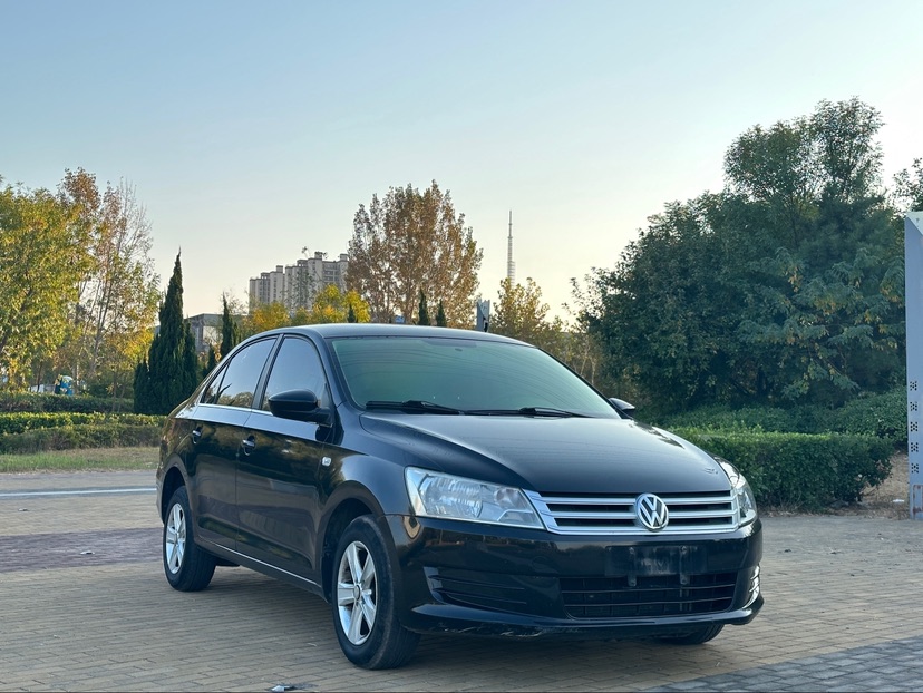 Volkswagen Santana 2013 car image #3