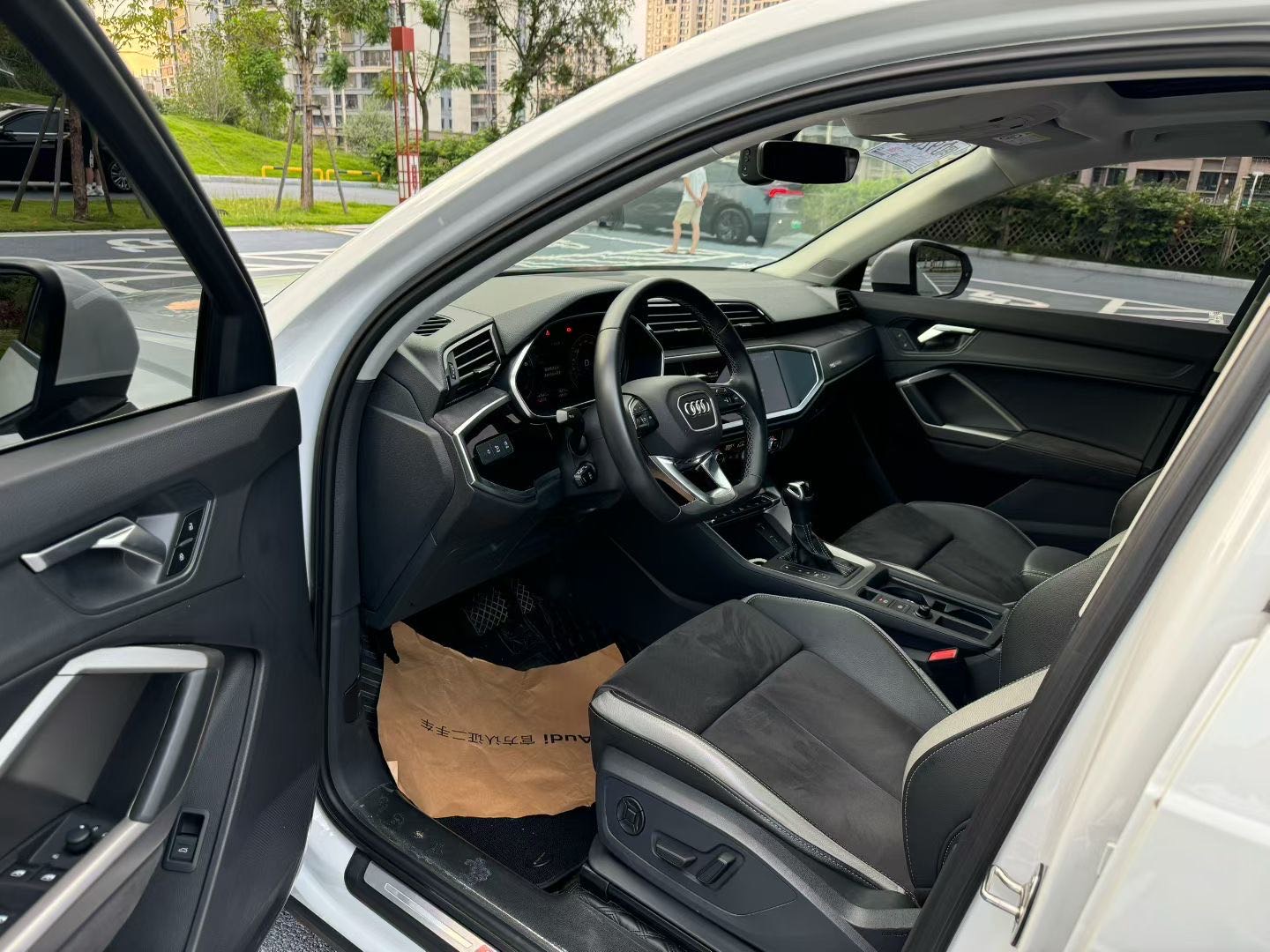 Audi Q3 2023 car image #4