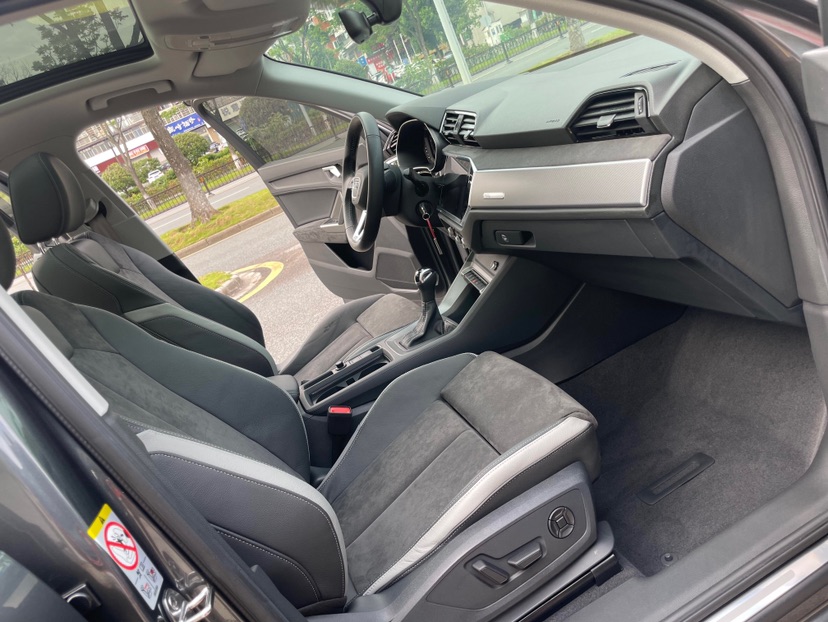 Audi Q3 2022 car image #12