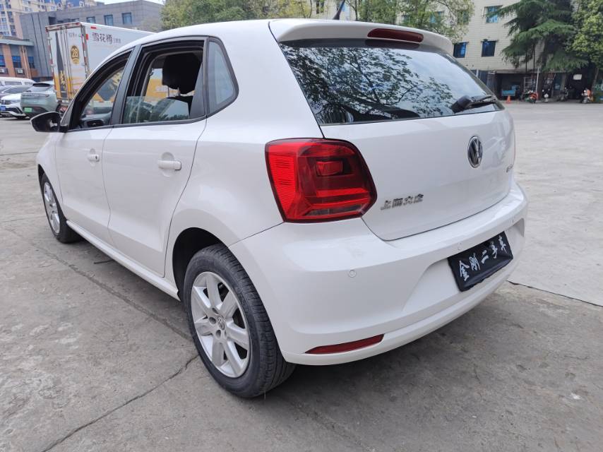 Volkswagen Polo 2015 car image #6