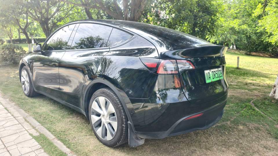Tesla Model Y 2021 #4 Tesla Model Y 2021 car image #4