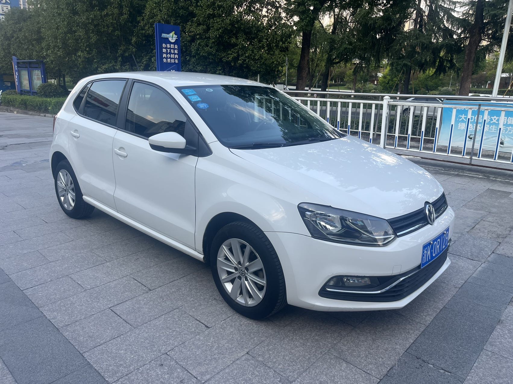 Volkswagen Polo 2014 car image #11