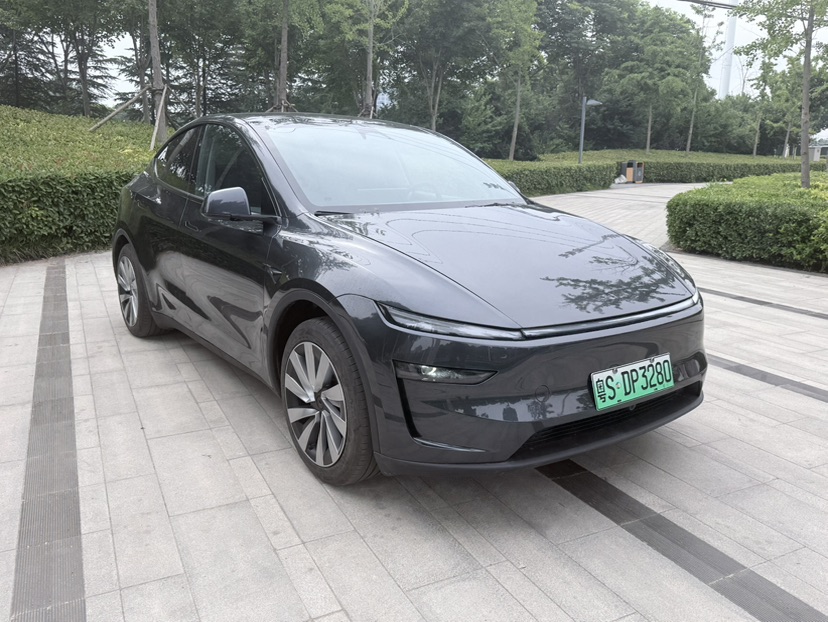 Tesla Model Y 2025 #3 Tesla Model Y 2025 car image #3