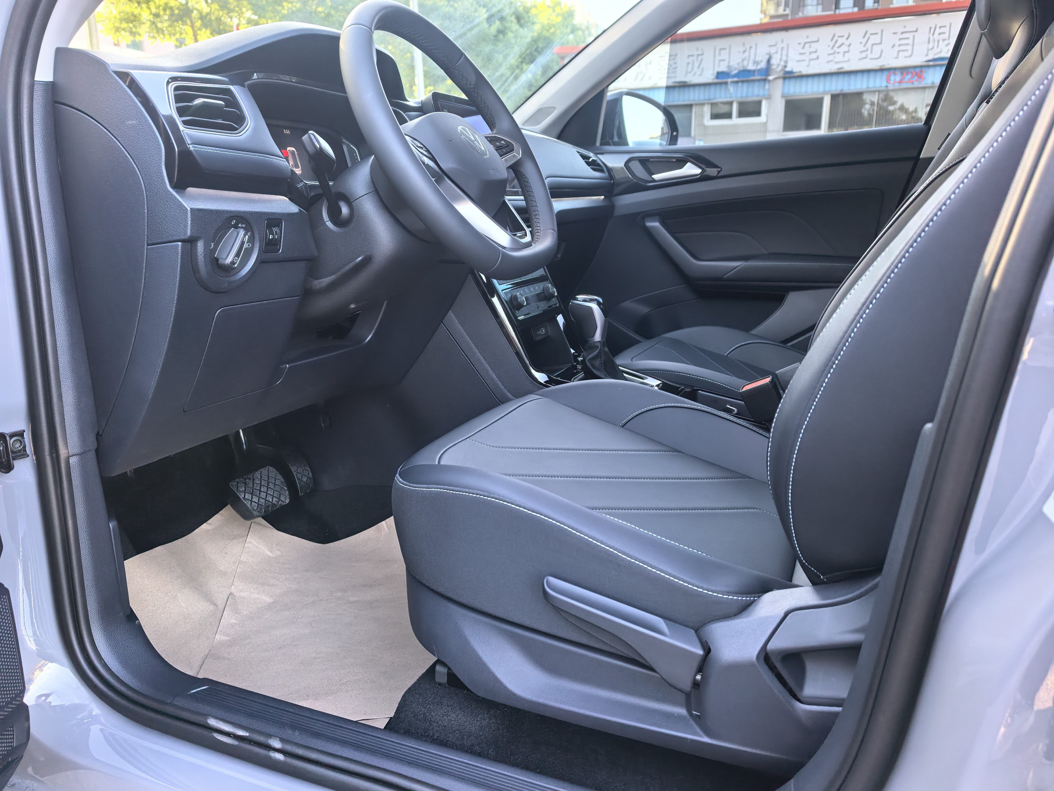 Volkswagen Tharu 2024 car image #2