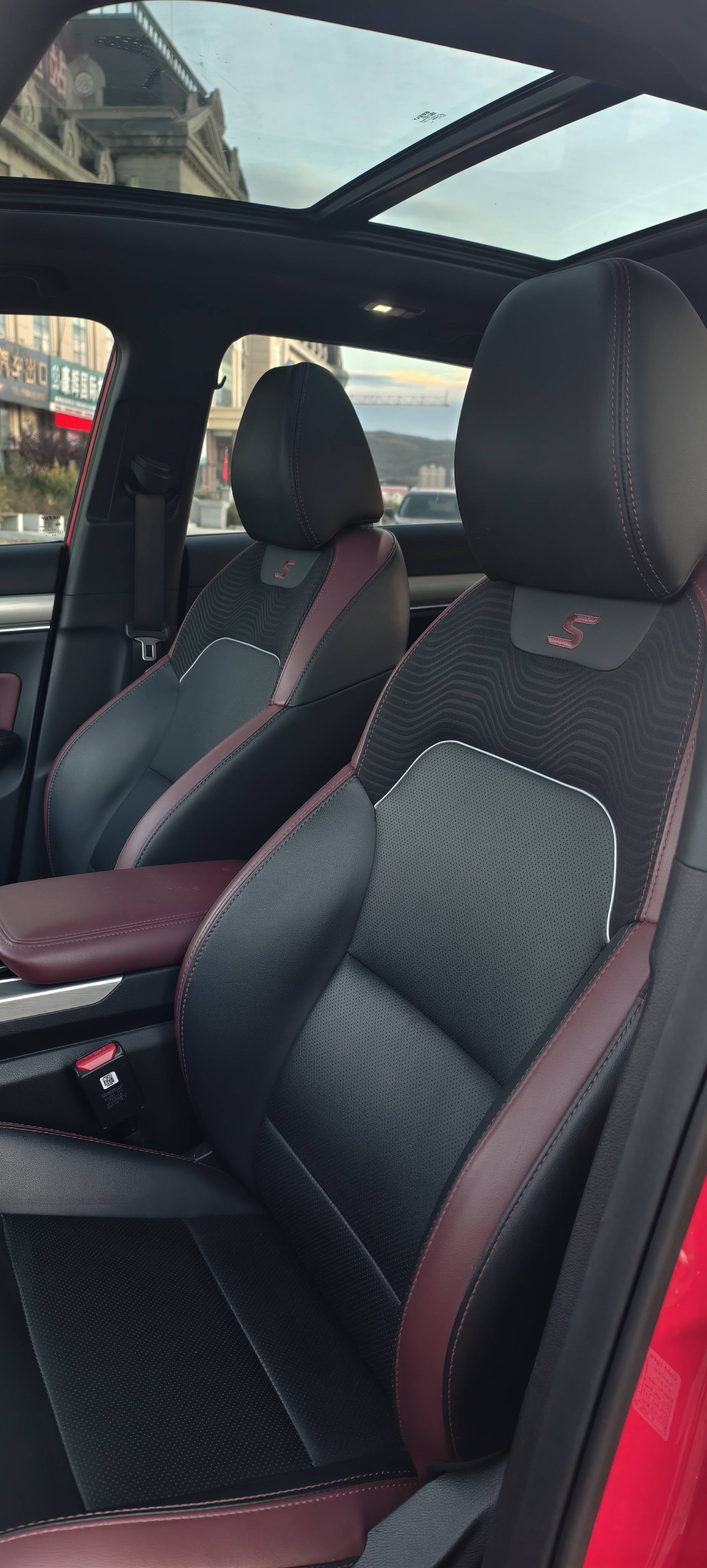 GEELY Coolray 2021 car image #2