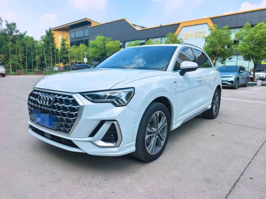 Audi Q3 2026 car image 