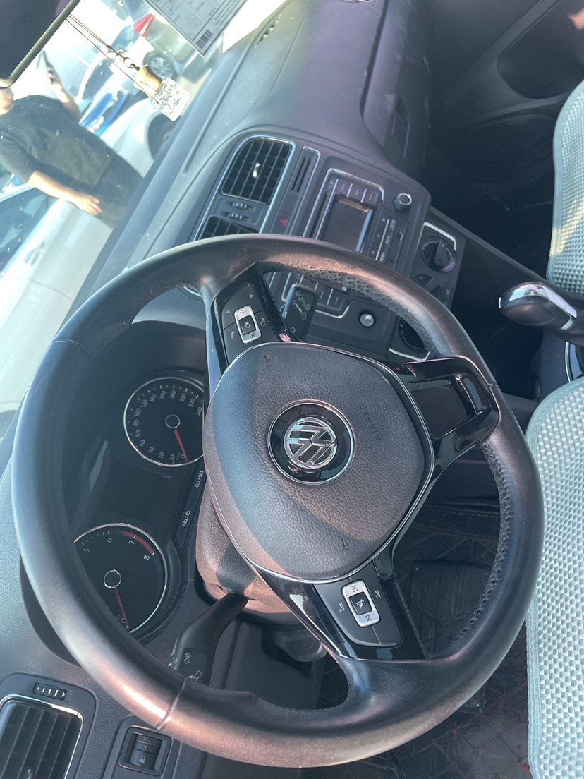 Volkswagen Polo 2016 car image #3