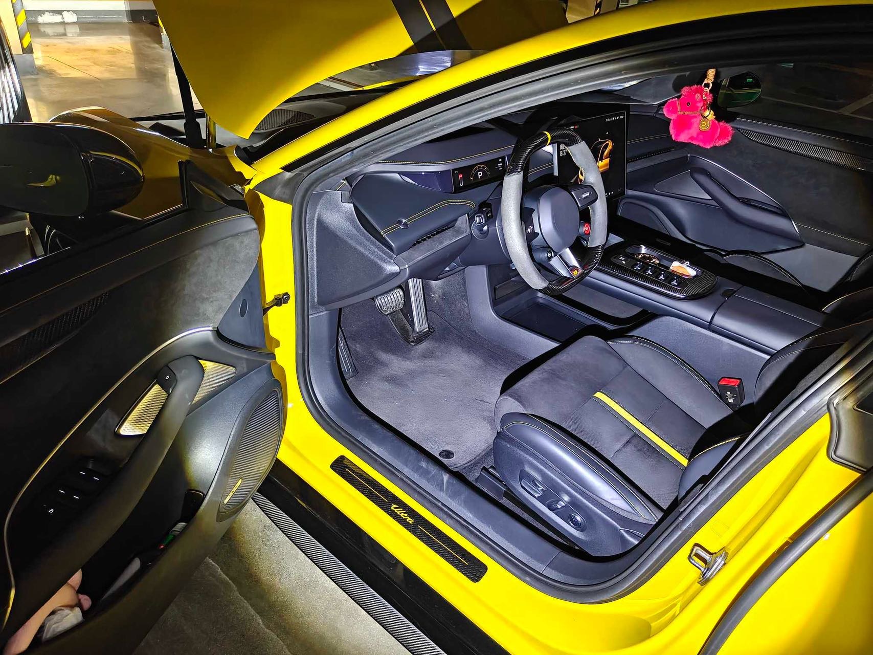 MI SU7 Ultra 2025 #4 MI SU7 Ultra 2025 car image #4
