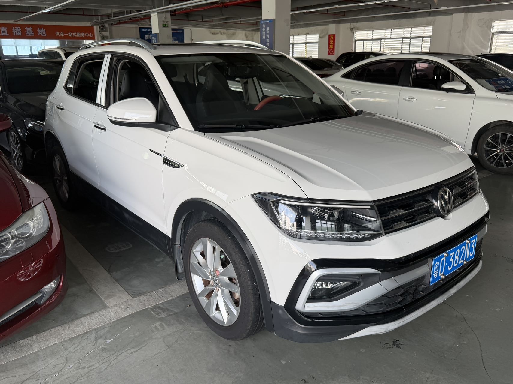 Volkswagen T-Cross 2019 immagine di auto #6