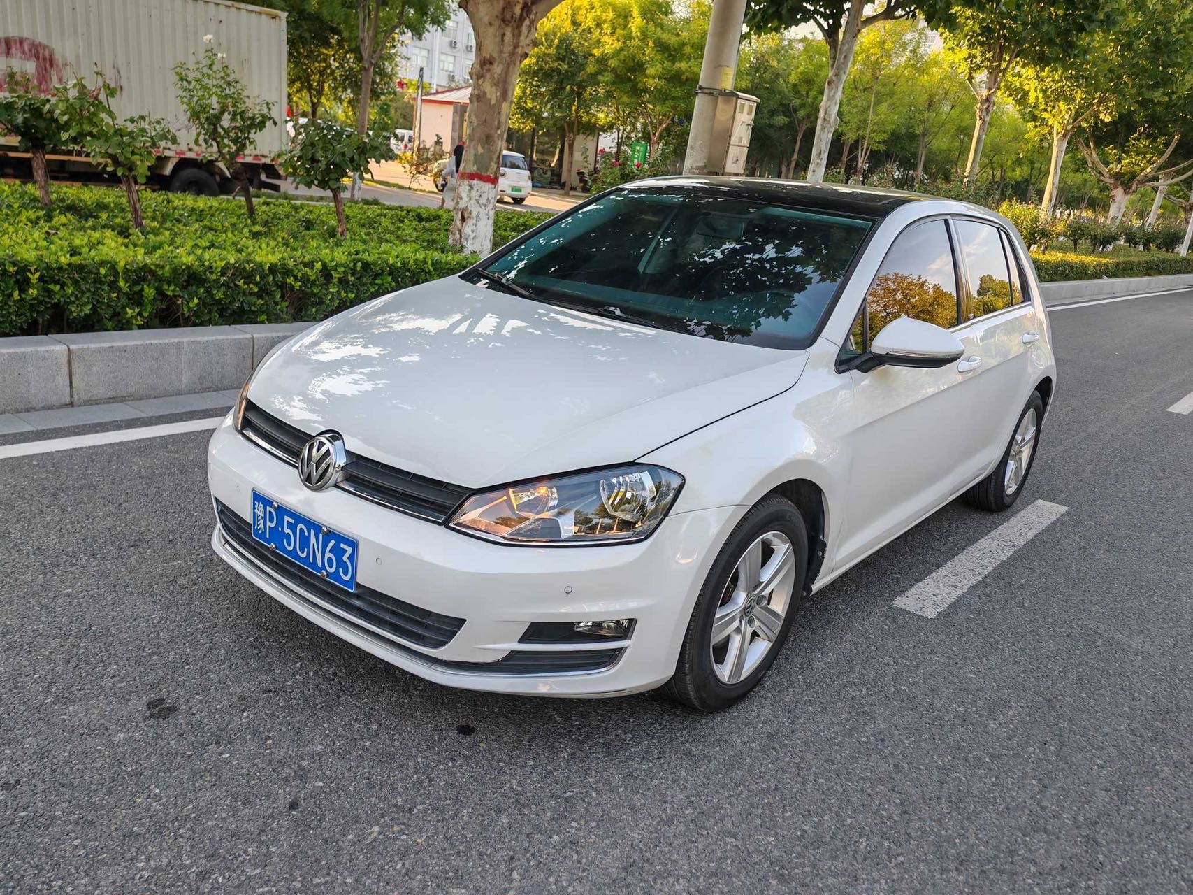 Volkswagen Golf 2017 immagine di auto 