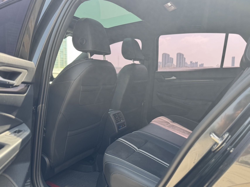 Volkswagen Golf 2022 car image #5